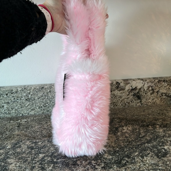 Balenciaga Everyday Tote Faux Fur - Picture 6 of 16